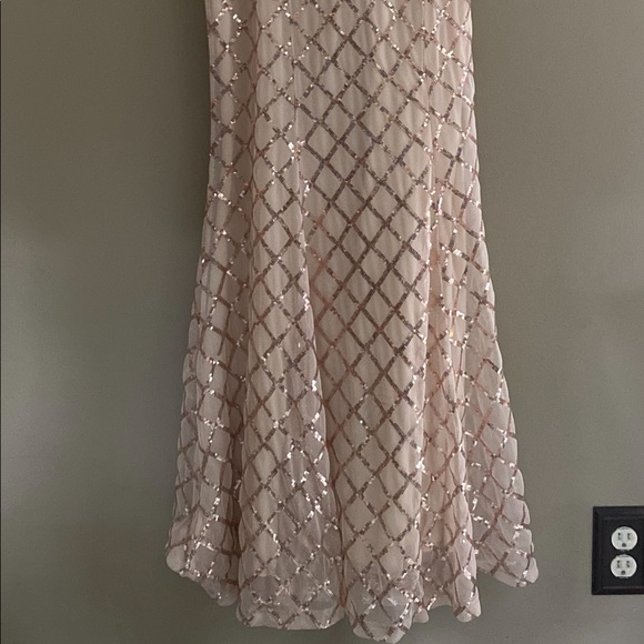 NWOT Stunning Floor length gown - slight mermaid bottom and adjustable straps - Picture 2 of 5